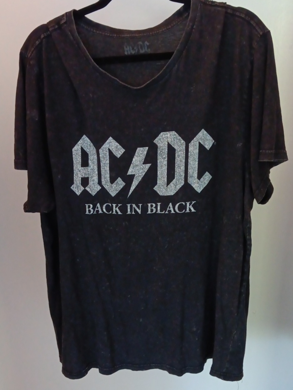 AC/DC Black Men's 'Back In Black' Graphic Tee